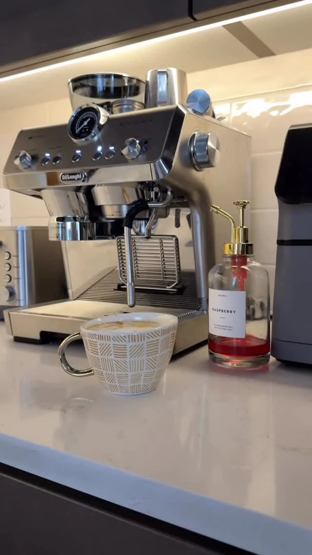 Just a quiet night in with my favorite people, just us, good food, and laughter filling the house ❤️🏡
.
.
.
.
#athomewithholt #holthomes #createwithholt #holthomespnw
.
.
.
#ad #sponsored #familytime #cozyhome #pnwhomes #homeinspo #eveningvibes #homedecor #pnwlife #slowliving #qualitytime #homeaesthetic #interiordesign #familymoments #housegoals #modernfarmhouse #newhome #dailyrituals #homecomforts #simplemoments #homesweethome #togetherathome #lovewhereyoulive #nightin