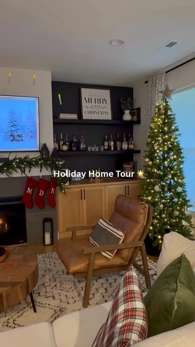 Home feels a little extra magical this time of year ✨🎄🌟 From twinkling lights to festive mantels, holiday decorating season is officially here. How are you making your space shine?

#holidaydécor #housetour #pnwhomes #holidayhome