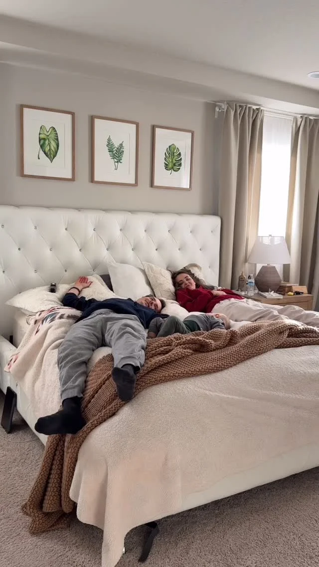 Date night with our +1 at one of our favorite restaurants, Kenji’s ✨ Our little one has been joining us on every date, from cozy dates at home in the first months to our monthly restaurant outings 🥰