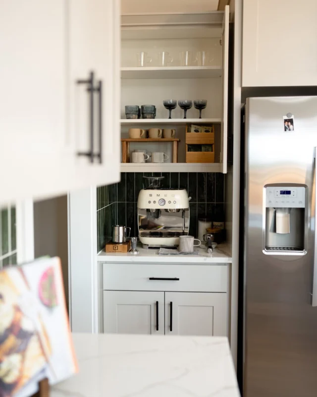 Mornings start in the kitchen 🍴 It’s where lunches are packed, stories are shared after school, and slow evenings unfold around the island.

In a Holt kitchen, life happens in the in-between moments, the quick chats, the second cups of coffee, the recipes passed down and tried again. It’s more than a place to cook. It’s where your day begins and ends.