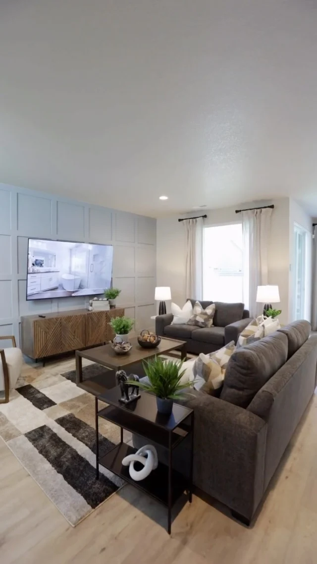 Meet the 1987. Main floor guest suite? Check. Mudroom that actually works? Check. A primary suite that feels like a whole vibe upstairs? Also check. 🏡

Heartwood sits in Vancouver’s historic Orchards neighborhood, right next to the Burnt Bridge Creek Greenway and 56-acre Pacific Community Park, easy to miss unless you know where to look. This one’s giving main character energy, in a neighborhood most people drive right past.

Tap the link in our bio, we’d love to show you around.